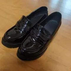 黒のローファー風ヒールシューズ