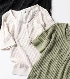UNIQLO ポインテールニットヘンリーネックセーターのサムネイル