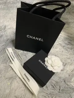 CHANEL ショップ袋とギフトボックス