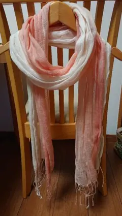 ピンクとホワイトのグラデーションストール