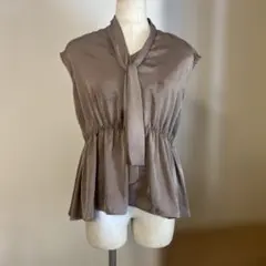 リボン付きブラウンノースリーブシャツ S