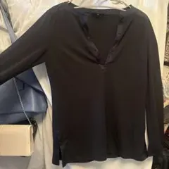 MOGA ブラック Vネック長袖シャツ