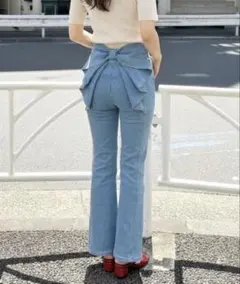 バックリボン フレアデニムパンツのサムネイル