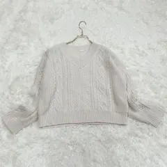 美品✨ ジーユー Vネック 厚手 ニット セーター 白 ショート丈 大きめ