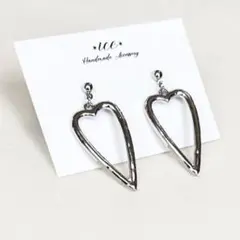 878★シルバーハート　揺れる　大ぶり　シンプル　ハンドメイドピアス　イヤリング