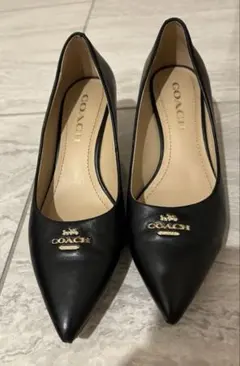 【美品】コーチ フラットパンプス レザー タッセル リボン ロゴチャーム 黒 COACH コーチ フラットパンプス レザー タッセル リボン ロゴチャーム 黒