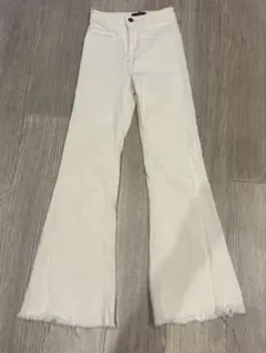 Bershka ホワイトブーツカットデニム