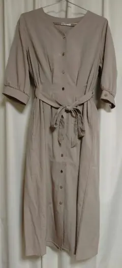 GLACIER ベージュ ワンピース 五分袖