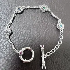 ヴィンテージシルバーブレスレット、ローズモチーフなデザイン