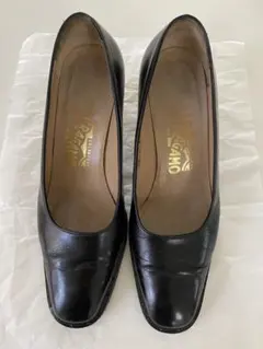 Ferragamo ブラック レザーパンプス　6D