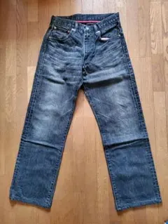 リーバイス ダークグレー ストレートジーンズ