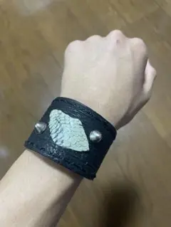 KMRII 14th Addiction handmade レザー バングル - メルカリ