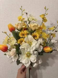 結婚式　前撮り　ブーケ　ひまわり　チューリップ　クラッチブーケ　ブートニア