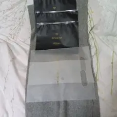 クレドポーボーテのサンプル入れ2種、ファスナー、マチ付き3枚、半透明マチなし2枚