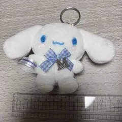 シナモロール　シナモン　Mイニシャルチャーム付きマスコットぬいぐるみキーホルダー