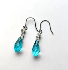 ガラスビーズのピアス（チタン）