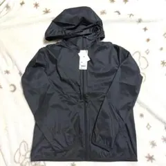 【タグ付き】ユニクロ　ポケッタブル　UVカット　パーカー　黒