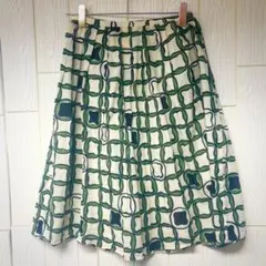 ○ クローラ 総柄 フレアスカート グリーン 幾何学模様 緑 Mのサムネイル