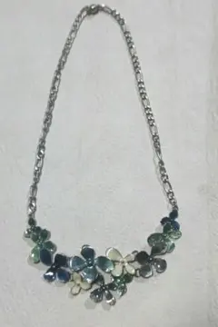 フラワーモチーフ ネックレス ブルーグリーン シルバーカラー 華やか