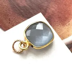 1点作品☺︎ スクエア枠グレームーンストーン14kgfネックレストップ