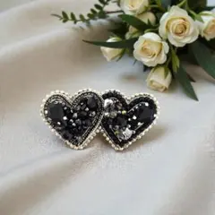 ビーズ刺繍 ダブルハートブローチ ハンドメイド 匿名発送