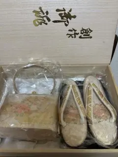 【デパート御用達店で鼻緒付け替え済】金色 花柄 和装履物 バッグ付き