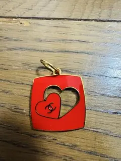 シャネル　バレンタイン　限定チャーム　ハート