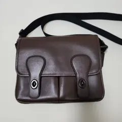 ブラウン ショルダーバッグ フラップ付き