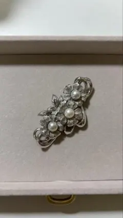 シルバー 花モチーフ パール ブローチ　昭和レトロアイテム