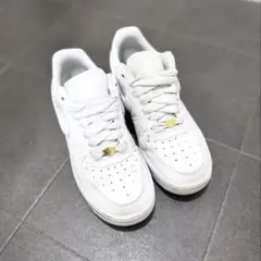 NIKEエアフォース 1 ‘07 メタリックゴールド/ホワイト