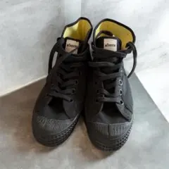 NOVESTA STAR DRIBBLE ブラック ハイカットスニーカー 38のサムネイル