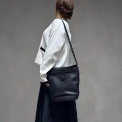 GUCCI オールドグッチ　ショルダーバッグ　斜めがけ可能　ネイビー　GGロゴのサムネイル