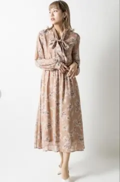 【美品】花柄リボンタイロングスリーブワンピースのサムネイル