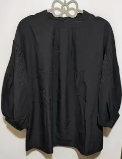 袖プリーツブラウス　七分袖　ネイビー　バックボタン付き