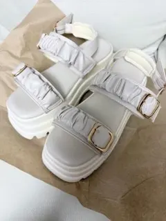 スニーカーサンダル　スタイルアップ　ベージュ　ヒール　厚底　靴