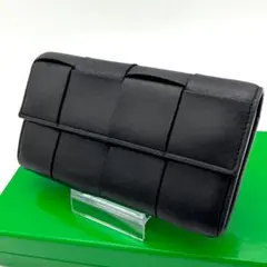 ボッテガヴェネタ マキシイントレチャート レザー フラップ 黒 長財布 C301