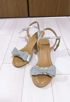ストロベリー・フィールズ　リボンサンダル　23.5cm