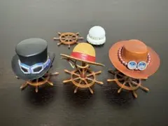 ワンピース　HATドリンクキャップ　ルフィ・エース・サボ・ロー