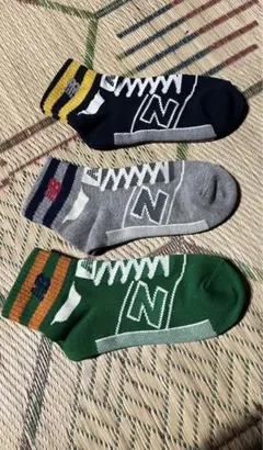 ニューバランス　靴下　新品　3枚組　21〜23NB スニーカー柄　ソックス