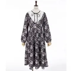 axes femme 花柄フリル襟 ウォールオーナメント柄ワンピース