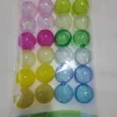 ガチャガチャ空カプセル　カラフル　グラデーション