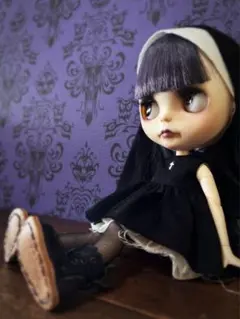 ブライスカスタム　魔女 ⑅୨୧* . 何となく魔女の宅急便のキキみたい☺︎ 手前のネズミは園芸