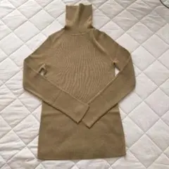 ユニクロ　メリノリブタートルネックセーター