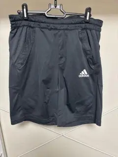 adidas ブラック ショートパンツ