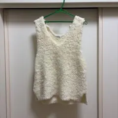 アイボリー Vネック ニットベスト