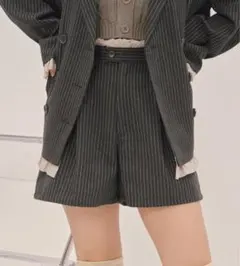 ロワンニュイ loin nuit フリルレイヤードショートパンツ グレー