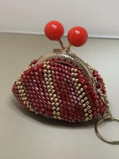 赤いビーズのがま口