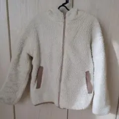 クリーム色 フリースジャケット 前面ジッパー