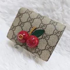 美品✨グッチ◇チェリーモチーフ二つ折り財布　スプリームPVC赤レザーゴールド金具