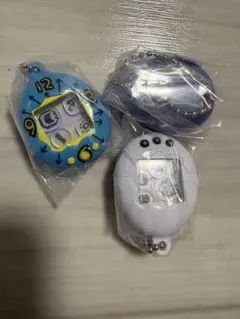 たまごっちシャカシャカチャームコレクション　水色　白　青